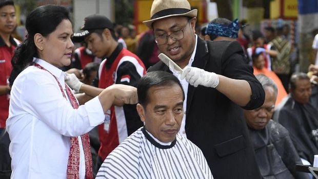 Herman Tukang Cukur Ungkap Model Rambut Langganan Jokowi