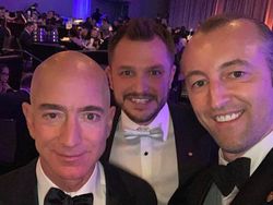 Diterpa Skandal Selingkuh, Jeff Bezos Tetap Tersenyum Lebar