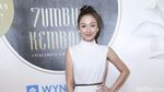 Pesona Caitlin Halderman dengan Dress Putih