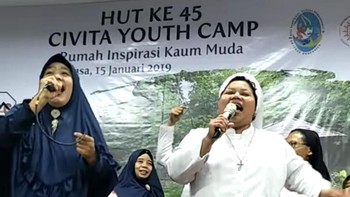 Kebersamaan suster Katolik dan grup kasidah Islam. Foto: (Dok Komisi KOMSOS KWI)