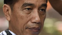 Jokowi mengenal Herman lewat putra bungsu Jokowi, Kaesang Pangarep. Herman bekerja di Shortcut Barberia, Grand Indonesia. Kaesang kerap cukur rambut di situ. Pada Januari 2013, Jokowi yang saat itu masih menjabat sebagai Gubernur DKI sedang mencari tukang potong rambut. Pemilk Shortcut Barberia lalu menugaskan Herman. Sejak saat itu, Herman jadi langganan Jokowi (Foto: ANTARA FOTO/Puspa Perwitasari)