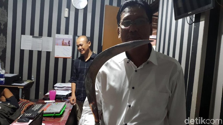 Bandit Bercelurit Tulisan Arab Dibekuk Polisi Sukabumi Bandit Bercelurit Tulisan Arab Dibekuk Polisi Sukabumi