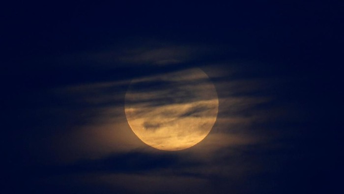 Gerhana Bulan total yang disebut Super Blood Wolf Moon nampak terlihat di sejumlah negara di dunia. Seperti apa keindahannya?