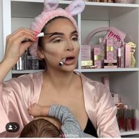 Kreatif! Ibu Ini Jadikan Telur Rebus Sebagai Pengganti 'Beauty Blender'