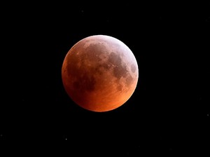 Amankah Lihat Super Blood Moon 26 Mei dengan Mata Telanjang? Ini Kata BMKG