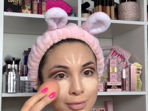Kreatif! Ibu Ini Jadikan Telur Rebus Sebagai Pengganti Beauty Blender