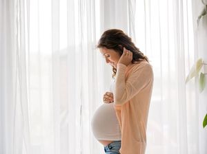 Kemampuan Bayi di Kandungan, Mengisap Jempol Hingga Menendang