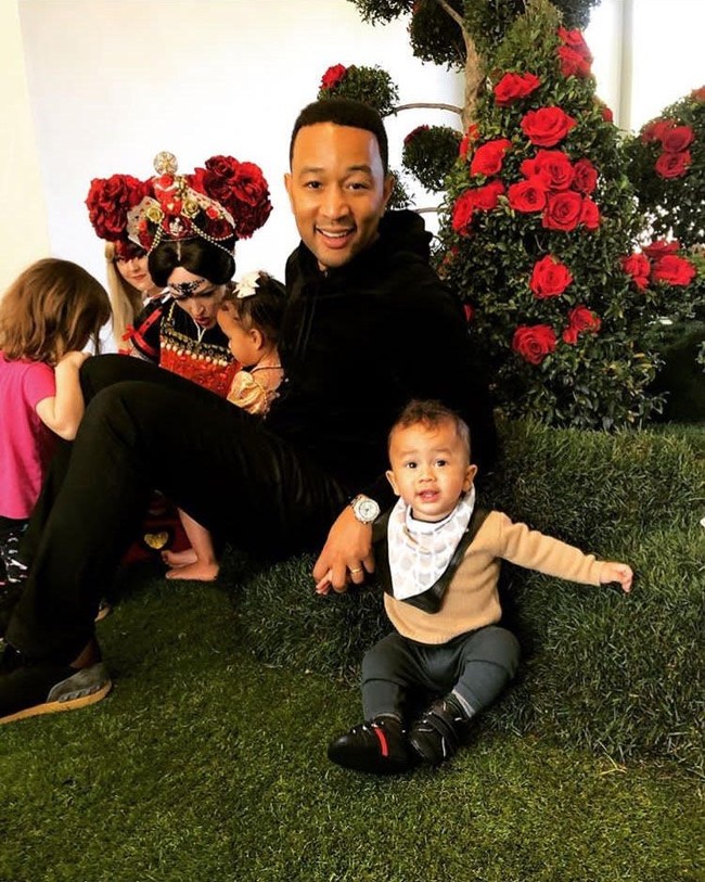 Luna dan Miles, anak John Legend dan Chrissy Teigen menjadi tamu di pesta ulang tahun mewah ini. Foto: Instagram