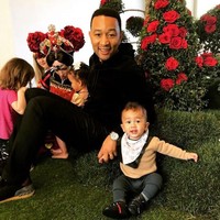 Luna dan Miles, anak John Legend dan Chrissy Teigen menjadi tamu di pesta ulang tahun mewah ini. Foto: Instagram