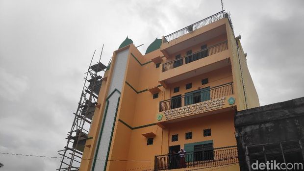 Ini Masjid 4 Lantai yang Dibangun Istri Ustad Maulana
