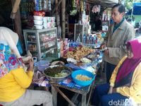 Renyah Gurih Pecel Krokot  Khas Umbul Brintik Klaten