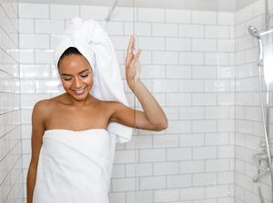 Tips Turunkan Berat Badan a la Warga TikTok, Mandi Air Dingin Tiap Pagi