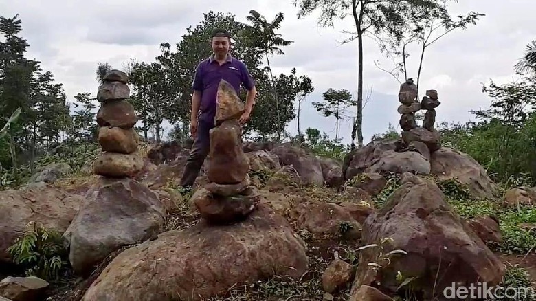 Teka teki Batu Bersusun di Gunung Silayung Garut