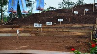Lahan yang disiapkan untuk perumahan komunitas tukang cukur Asgar. PT Mitra Budiman Propertindo selaku pengembang Perum PPRG akan membangun 500 unit rumah type 30/60 diatas lahan seluas 5 hektar. Pada tahap I dibangun sebanyak 150 unit. Ditargetkan pembangunan akan selesai dalam waktu 2 bulan. Istimewa/Kementerian PUPR.