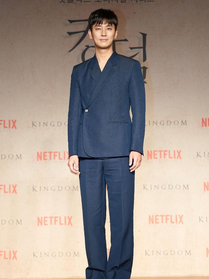 SEOUL, SOUTH KOREA - JANUARY 21: Ju Ji-hoon attends the Netflix Kingdom press conference on January 21, 2019 in Seoul, South Korea. (Photo by Handout/Netflix via Getty Images)