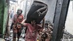 Tangis Pilu Korban Kebakaran Tomang