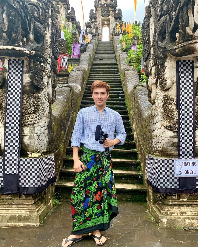 Selain berkarier sebagai aktor, Beneval pun kini menjadi Youtuber bersama empat rekan lainnya. Mereka membuat Youtube dengan nama Percikan Indonesia yang akan rilis pada Februari mendatang.  Foto: dok. Beneval