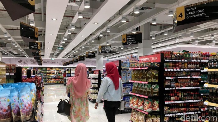 Ilustrasi Pusat Perbelanjaan Modern, Hero Supermarket, Giant