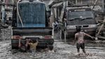 Banjir Rob, Anak-anak Tidak Peduli yang Penting Senang
