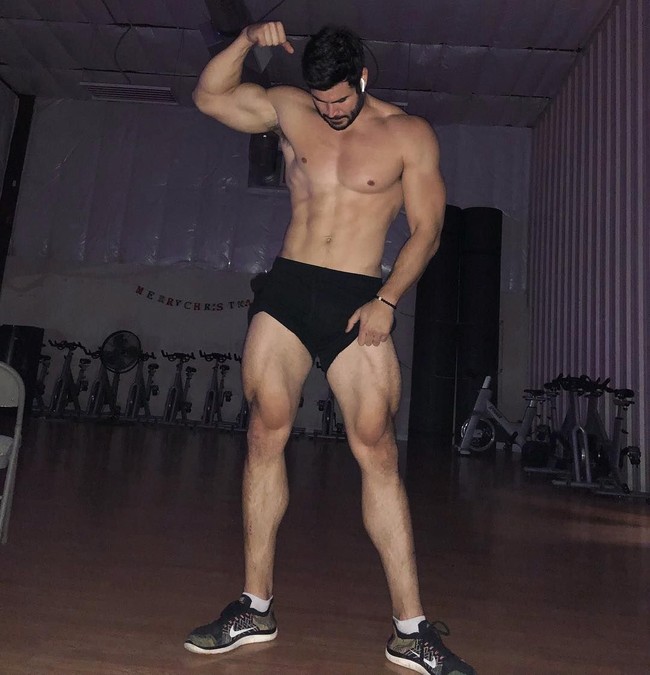 Selain dijuluki Tree Man, Danny Jones juga disebut memiliki penampakan seperti karya seni patung para sosok mitologi Yunani. Tidak lain karena otot-ototnya yang terbentuk sempurna. Foto: Instagram@dannyjonesfitness