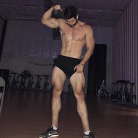 Selain dijuluki Tree Man, Danny Jones juga disebut memiliki penampakan seperti karya seni patung para sosok mitologi Yunani. Tidak lain karena otot-ototnya yang terbentuk sempurna. Foto: Instagram@dannyjonesfitness