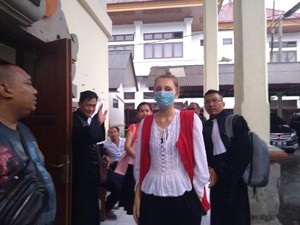 Bawa Ganja ke Bali, Fotografer WN Belarus Duduk di Kursi Pesakitan
