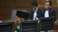 Amin Santono dituntut 10 tahun penjara dan denda Rp 500 juta subsider 6 bulan kurungan terkait kasus suap untuk mengupayakan alokasi tambahan Kabupaten Lampung Tengah dan Sumedang dalam APBN Tahun 2018. 