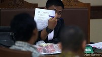 Dalam perkara ini, Eddy Sindoro didakwa menyuap Edy Nasution yang saat itu menjabat sebagai panitera PN Jakpus terkait pengurusan perkara perusahaan yang berkaitan dengan Lippo Group. Edy Nasution sudah divonis bersalah dan dihukum penjara.