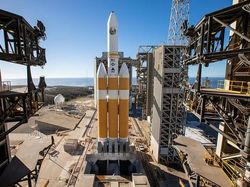 Melihat Satelit Mata-mata Misterius Amerika Melesat ke Angkasa