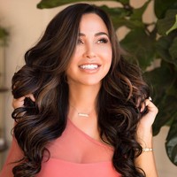 Bayangkan bermain di pasir pantai dengan deburan ombak dan tentunya bikini favoritku sebagai suguhan istimewa yang dinanti-natikan setiap bulannya, penjelasan Ana tentang kalendernya di website pribadinya. Foto: Instagram (@Anacheri)