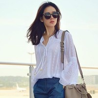 Pemain film Negotiation ini juga kerap mencuri hati penggemar lewat gaya busananya yang elegan dan minimalis. Foto: Instagram