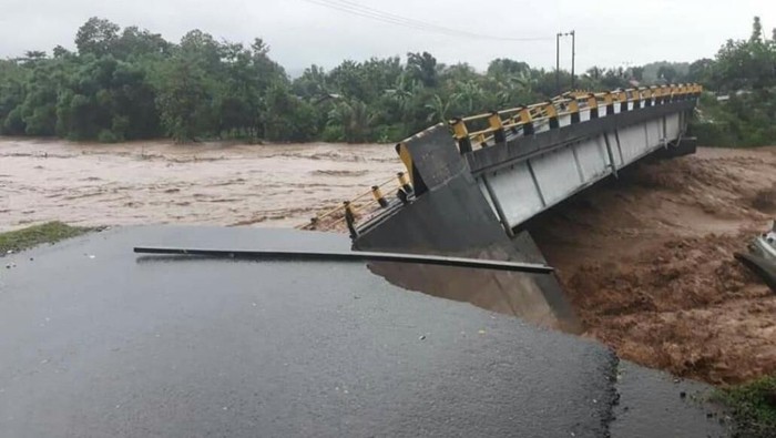 Banjir Sulsel Tewaskan 6 Orang, Ribuan Orang Mengungsi