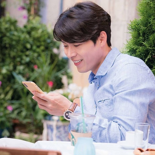 Kisah asmara yang juga sempat menggegerkan dunia K-drama, yakni percintaan antara Song Hye Kyo dan Hyun Bin pada 2008. Banyaknya adegan mesra yang intens dalam serial tersebut mungkin yang membuat Song Hye Kyo dan Hyun Bin menjadi dekat dan saling suka di luar lokasi syuting. Chemistry keduanya pun sangat terlihat sehingga membuat mereka populer dan dianggap sebagai pasangan drama Korea paling serasi kala itu. Song Hye Kyo dan Hyun Bin menjalin cinta selama dua tahun bahkan sempat mendiskusikan tentang pernikahan. Tapi hubungan asmara keduanya harus pupus, setelah Hyun Bin menyelesaikan wajib militer pada 2012. Foto: Instagram