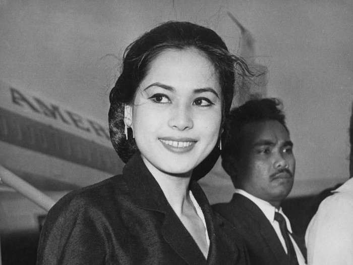Ratna Sari Dewi Sukarno di London pada Juni 1965.