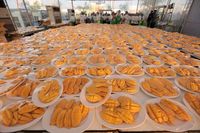 Pemerintah Thailand Jamu Wisatawan China dengan 5 Ton Mango Sticky Rice