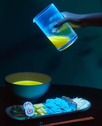 Keren! Resto Ramen <i>Glow-In-The-Dark</i> Ini Jadi yang Pertama di Dunia