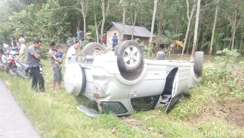 Mobil Kepala Dinas di Sumsel Tabrak Ibu dan Anak hingga Tewas Mobil Kepala Dinas di Sumsel Tabrak Ibu dan Anak hingga Tewas