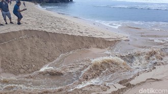 Ngeri, Ibu-Anak Terseret Rip Current di Pantai Sundak Gunungkidul