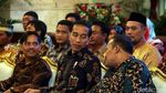 Nelayan Selfie Satu Jari dengan Jokowi