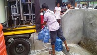 Pengoperasian alat mekanis multiguna pedesaan (AMMDes) yang berfungsi sebagai pengolah air jernih untuk tiga wilayah yang terkena dampak gempa di Provinsi Sulawesi Tengah. Wilayah tersebut meliputi Kota Palu, Kabupaten Sigi, dan Kabupaten Donggala. Pool/Kemenperin.