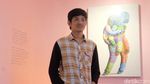 Main-main dengan Lukisan Mata Kancing di Kedai Kopi