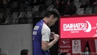 Shesar Hiren Rhustavito merayakan kemenangan setelah lolos ke babak utama Indonesia Masters 2019.
