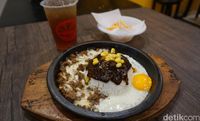 Mastercheese Pizza: Mencicip Pizza Lipat Isi Keju dan Blackpepper Wagyu Rice yang Gurih Enak