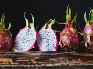 Pipis Jadi Merah Setelah Makan Buah Naga, Bahaya Nggak Sih?