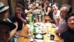 Bikin Gagal Fokus! Begini Gaya Hyun Bin Saat Racik Kopi dan Kulineran