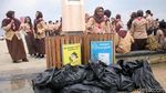 Yuk! Intip Aksi Bersih-bersih Pantai Ancol