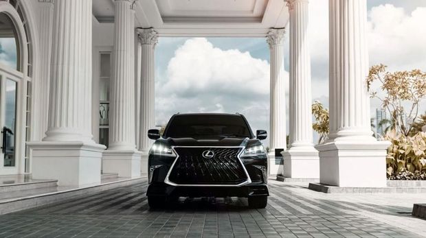Mengikuti jejak Toyota, mengawali tahun 2019 Lexus turut menghadirkan mobil baru untuk pencinta SUV yakni LX 570 SPORT. Desain terbaru pada LX 570 SPORT semakin mencerminkan karakter powerful, prestigious, dan elegant dari sebuah Luxury SUV. Penyegaran terbaru LX 570 SPORT sangat signifikan pada bagian signature spindle grille sport yang di desain oleh para Takumi Lexus (Lexus Craftsman).