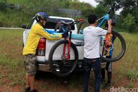 Si Bongsor yang Serba Lengkap, Toyota Hilux