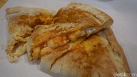 Mastercheese Pizza: Mencicip Pizza Lipat Isi Keju dan Blackpepper Wagyu Rice yang Gurih Enak