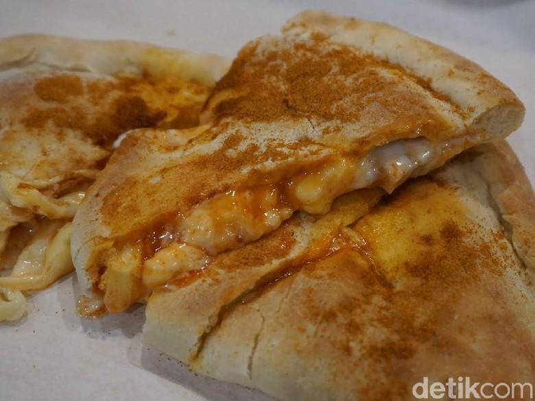 Mastercheese Pizza: Mencicip Pizza Lipat Isi Keju dan Blackpepper Wagyu Rice yang Gurih Enak Mastercheese Pizza: Mencicip Pizza Lipat Isi Keju dan Blackpepper Wagyu Rice yang Gurih Enak